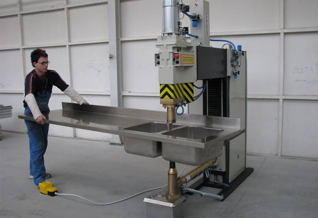 Sink welding machine