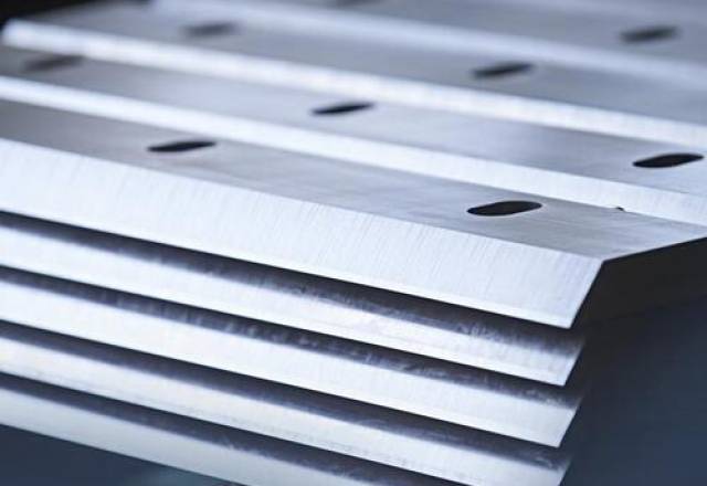 Granulator blades